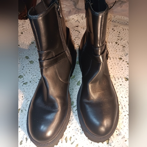Woman Black Leather Boots - Picture 1 of 12
